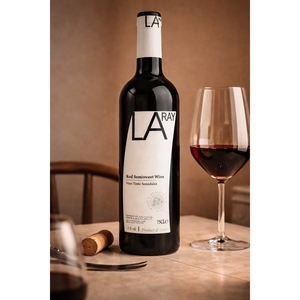 Laray - Vino Tinto Semiseco Tempranillo Garnacha 11% ABV Vino Tinto Español 750ml - Product Image 3