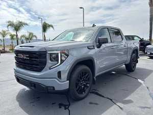 Sierra 1500 Elevation Crew Cab 4WD 2024 Usada en Excelentes Condiciones, Volante a la Izquierda, Interior Oscuro, Asientos de Tela ACC, Neumáticos R19 - Product Image 2