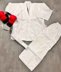 Ensembles de karaté personnalisables avec logo, tissu extensible léger, technique de strass - Product Image 2