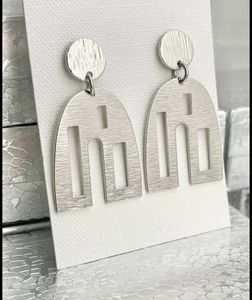 Boucles d'oreilles fleur en métal plaqué or avec design attrayant en laiton Boucles d'oreilles avec boucle d'oreille Bijoux en laiton BY HF CRAFTS - Product Image 3