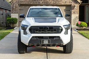 Toyota Tacoma TRD Off-Road Doble Cabina 4x4 2024 Usada y Confiable - Product Image 1