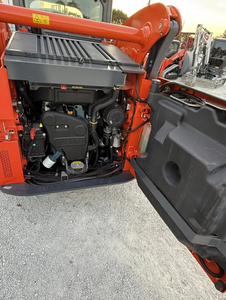 รถตักล้อยาง Kubota SSV75 มือสอง พร้อมเครื่องยนต์ Perkins ดีเซล เกียร์ ปั๊ม มอเตอร์ ประสิทธิภาพสูง สำหรับงานก่อสร้าง - Product Image 3