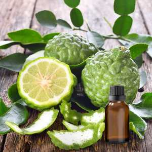 Venta al por mayor de aceite esencial de bergamota aceite de cáscara líquido para la piel y la cara certificado GMP suministro OEM mejores precios competitivos 25kg - Product Image 1