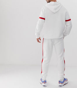 กางเกงวอร์มวิ่งออกกำลังกายสไตล์วินเทจสีขาวแดง ผ้าโพลีเอสเตอร์ 100% คุณภาพนุ่ม แห้งเร็ว มีฮู้ดพร้อมแถบสีแดง สำหรับผู้ชาย ODM - Product Image 4