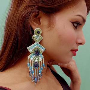 Pendientes Artesanales Premium con Diseño de Cara de Grinch Bordada y Adornada con Cuentas para Navidad, Estilo Moderno y Adorable, Nuevo Diseño, India JAVED - Product Image 2