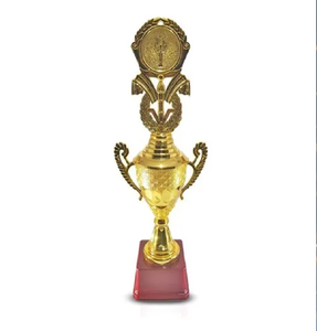 Trophée doré élégant et captivant, avec des découpes artistiques en forme d'étoile et un fond floral moderne, disponible à prix de gros. - Product Image 3