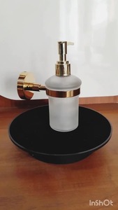 Distributeur de savon liquide PVD doré en acier inoxydable Distributeur de savon mural de luxe pour salle de bain et cuisine Design moderne et durable - Product Image 6