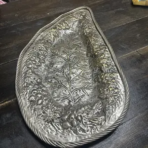 Plateau de service en aluminium de qualité commerciale avec bords renforcés pour restaurant et restauration événementielle disponible au prix de gros - Product Image 1