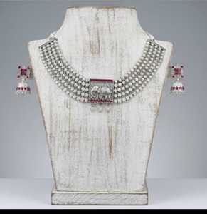 Conjunto de collar de forma redonda de plata oxidada perla agrupada elegante joyería étnica india tradicional ropa de fiesta - Product Image 4