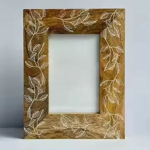 Marco de Fotos de Madera Elegante Hecho a Mano para Montar en la Pared, Decorativo para Exhibir Fotos - Product Image 1