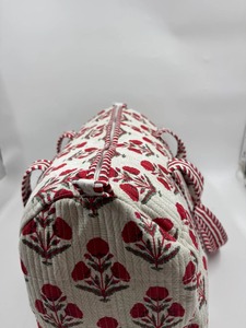 สีขาวกับสีแดงพิมพ์ลายดอกไม้กระเป๋าผ้านวมความจุขนาดใหญ่ทนทานหรูหราซิปกีฬาลำลอง Boho ผ้าฝ้ายกระเป๋าวันหยุดสุดสัปดาห์ - Product Image 4