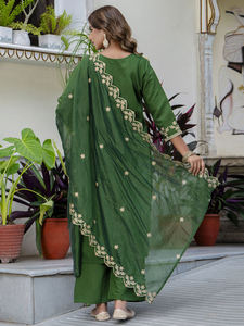 ผู้ส่งออกเสื้อคุर्ติจากอินเดีย พร้อมงานปักเรียบง่ายแต่สง่างามสำหรับผู้หญิง มีจำหน่ายในราคาโรงงานโดยตรง - Product Image 3