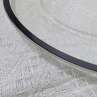 Assiette de présentation minimaliste haut de gamme en plastique transparent avec bord noir – Assiettes de présentation transparentes économiques pour mariages, événements et banquets