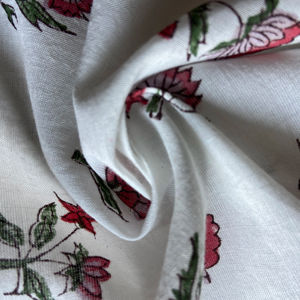 Tela de Algodón Estampada a Mano con Diseño Floral Pequeño Blanco, Estilo Indo-Europeo Minimalista - Product Image 1