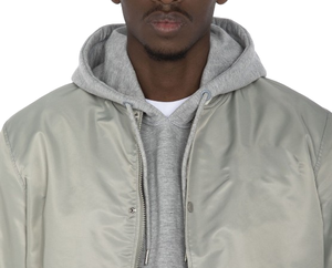 แจ็คเก็ตเบสบอลแบบมีปกปักลายคุณภาพสูงแฟชั่นใหม่ OEM ผ้าซาตินกันน้ำ เป็นมิตรกับสิ่งแวดล้อม สำหรับผู้ชาย สไตล์ HIGH STREET เหมาะสำหรับฤดูหนาว - Product Image 4