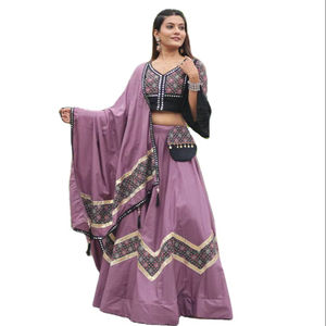 Ce Navratri Festive spécial pur coton tissu M à XXL taille dentelle miroir lourd et imprimé Ajarakh Trendy Chaniya Choli pour les femmes - Product Image 1