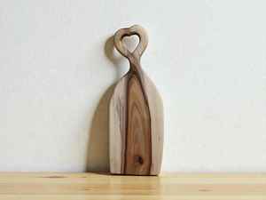 Planche à découper en bois artisanale de qualité supérieure avec poignée en forme de cœur Planche à découper en bois Convient pour la cuisine à domicile Restaurant Service et cadeau - Product Image 3