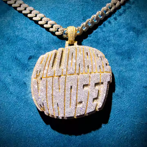 Colgante de moissanita moderno estilo hip-hop con letras personalizadas, diseño para regalos - Product Image 1