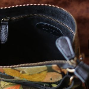 Sac à main en cuir embossé de fleurs fait à la main Sac fourre-tout en cuir de vache véritable de qualité supérieure pour femmes Mode intemporelle d'Indonésie - Product Image 6