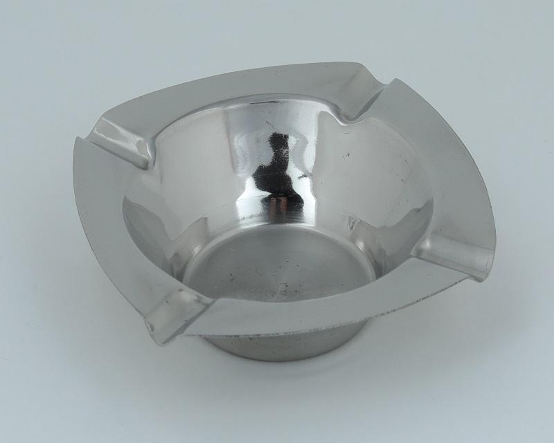 สีเทาเข้ม