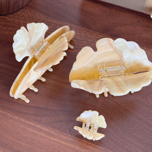 She Shares Pince à cheveux en forme de feuille de marbre et grande <span class=keywords><strong>brosse</strong></span> à cheveux coussinée, accessoire capillaire texturé élégant et peigne coiffant pour femmes - Product Image 4