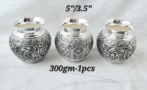 Vase en laiton décoratif en argent fabriqué à la main motifs floraux gravés complexes pour mariage Diwali décor de table Design Art déco - Product Image 3