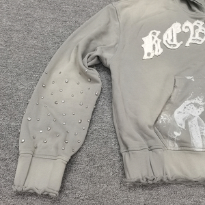 เสื้อฮู้ดดี้ครอปทรงโอเวอร์ไซส์สำหรับผู้ชาย พิมพ์ลาย DTG แต่งลายปักแบบดิสเทรส ฉีดสีสเปรย์ สไตล์สตรีทแวร์ ประดับคริสตัล ซิปหน้า - Product Image 4