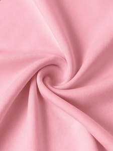 Ensemble Crop Top et Short d'inspiration Yoga pour Femme – Tenue de Fitness Confortable et Extensible pour la Salle de Sport et l'Entraînement en Extérieur - Product Image 4