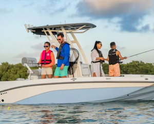 Bateau de pêche puissant d'occasion 2025 avec console centrale pour sports, loisirs et aventures en haute mer, embarcation de 19 pieds avec propulsion à jet et remorque - Product Image 6