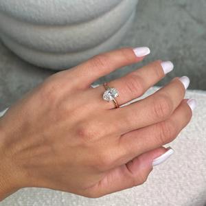Anillo de Compromiso Solitario con Diamante Cultivado en Laboratorio, Corte Ovalado de 2.50 Quilates, Certificado IGI, Diseño Minimalista para Uso Diario, Oro Rosa de 18k, Regalo para Ella - Product Image 2