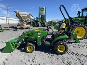 Tractor Agrícola JOHN DEERRE 1025R 2016 con Motor de 22HP, Caja de Cambios y Bomba - Product Image 4