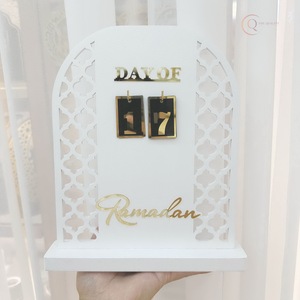 Calendrier de table en métal élégant islamique du Ramadan pour usage professionnel |   Accessoire de bureau festif, élégant, durable et imperméable - Product Image 3