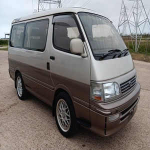 1992/1995/1996/1995/2000/1996/1997/1998/1994 HiAce Grand Cabin Camper con Volante a la Derecha, RV Japonés Clásico con Interior Espacioso - Product Image 2