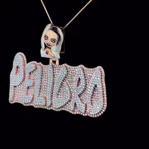 Colgante Hip Hop Unisex Cristiano de la Mejor Calidad, Chapado en Oro de 10K, Plata de Ley 925, Moissanita VVS con Corte Baguette, Disponible para la Venta - Product Image 2