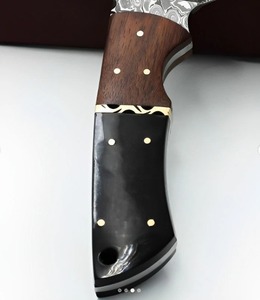มีดสกินเนอร์เหล็กดามัสกัสทำด้วยมือพร้อมปลอกหนัง OEM รองรับฮอร์นและที่จับไม้กุหลาบ - Product Image 4