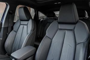 2023 Audi Q4 SUV Aspire ไฟฟ้า FWD ไฟเกียร์รถยนต์หนังสีเข้ม R16ภายในรถเบนซิน/แก๊สเชื้อเพลิง - Product Image 5