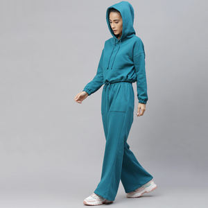 Conjunto Deportivo de Mujer Más Vendido, Sudadera Corta Lisa con Pantalones Anchos, Dos Bolsillos Laterales, 100% Algodón, Personalizable con Bordado - Product Image 2