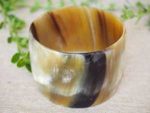 กำไลทองเหลืองขัดเงาสำหรับผู้หญิงและเด็กผู้หญิงฝังกำไลโลหะสลักรูปเขากระดูกน่ารักพร้อมกำไลข้อมือสลักรูปเขากระดูกสไตล์น่ารัก - Product Image 3