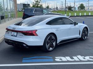รถยนต์มือสอง Audi RS e-tron GT quattro AWD quattro 4 ประตู รุ่นปี 2023 สำหรับขาย - Product Image 4