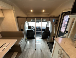 Autocaravanas y Remolques de Viaje T-i-f-f-i-n W-a-y-f-a-r-e-r 2-5-R-WU Usados y Económicos de los Años 2022, 2023 y 2024 - Product Image 2