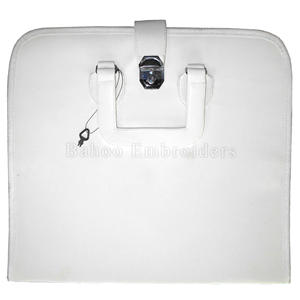 TABLIER MASONIQUE REGALIA ÉTUI SOUPLE AVEC BRODERIE CARRÉE ET BOUSSOLE - Product Image 5