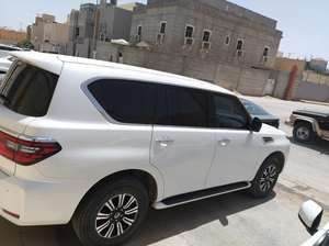 NISSAN PATROL 4WD V6 4.5L 2023 Usado, Gasolina, Volante a la Izquierda, Asientos de Cuero, Interior Oscuro, Control de Crucero Adaptativo, Sedán - Product Image 5