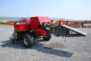 Presse à balles carrées compacte 2025 Massey Ferguson 1842S pour usage agricole – Équipement de pressage de foin et de ensilage - Product Image 4