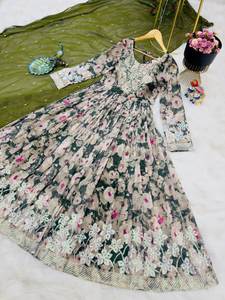 Nuevo Vestido de Diseñador TENNYC con Conjunto de Dupatta - Sin Arrugas, de Secado Rápido y Reversible para Fiestas y Bodas - Product Image 5