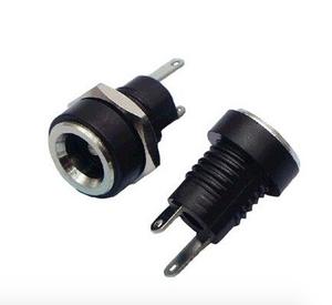 Enchufe de Extensión Industrial Moderno con 2 Puertos de Salida USB, Toma de Corriente CC, 2 Tomas de Corriente CA, Material de Cobre ABS, Clasificación de 20 A, Versión 2023 - Product Image 1