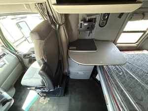 Compre Aquí: Camión Semirremolque Usado de Calidad, Modelo T680 2021, 450HP, Transmisión Automática de 12 Velocidades, Listo para Enviar - Product Image 3