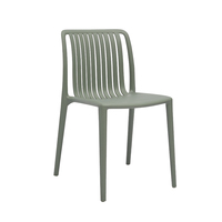Chaise de salle à manger d'extérieur moderne, ergonomique, empilable, stable, avec dossier à lattes en polypropylène