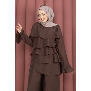 Conjunto Casual de Dos Piezas en Crepé Color Café, Túnica con Volantes en Capas y Pantalones, Talla XS, Diseño sin Cuello, Primavera/Verano - Product Image 2
