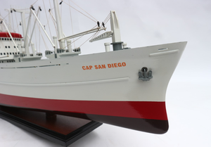 เรือบรรทุกสินค้าจำลองแบบ CAP SAN DIEGO ทำจากเรซิ่น วาดลายด้วยมือ ของตกแต่งสไตล์ทะเล ของขวัญสำหรับบ้าน ผลิตในเวียดนาม โดย GIA NHIEN - Product Image 3