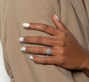 Anillo de Compromiso con Diamante Cultivado en Laboratorio de Corte Radiante de 2.5CTW, Oro Sólido de 14K, Anillo de Diamante con Certificado IGI - Product Image 5